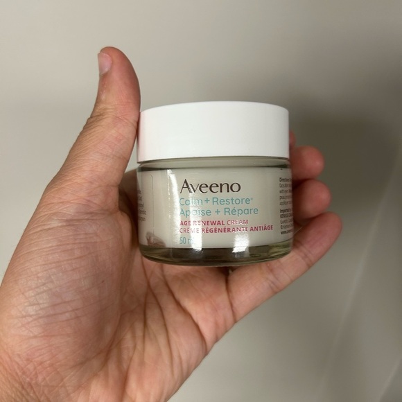 Aveeno Calm + Restore Age Renewal Cream - Picture 4 of 6